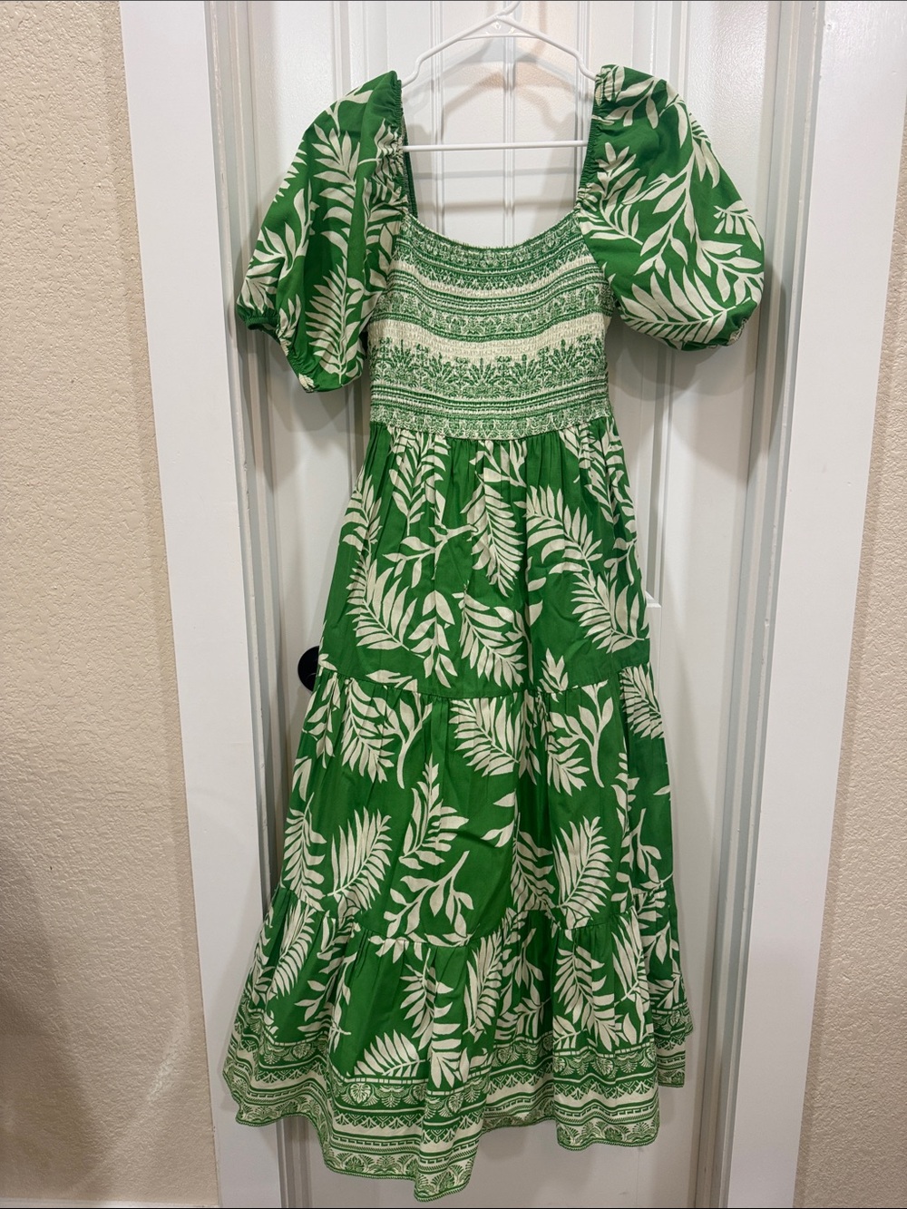 Green and White Leaf Print Puff Sleeve Maxi Dress